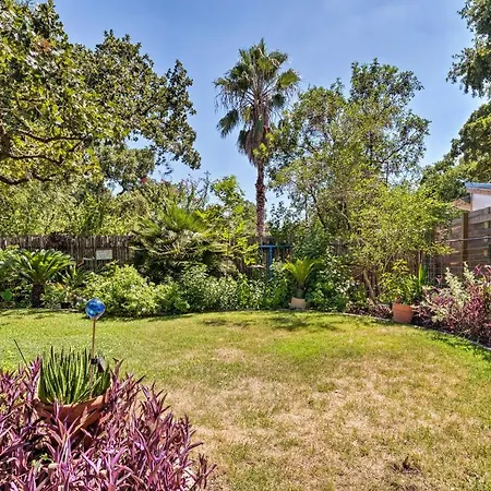 Downtown Austin Home With Patio, 3 Mi To Soco!